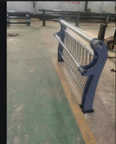 不銹鋼復(fù)合護(hù)欄